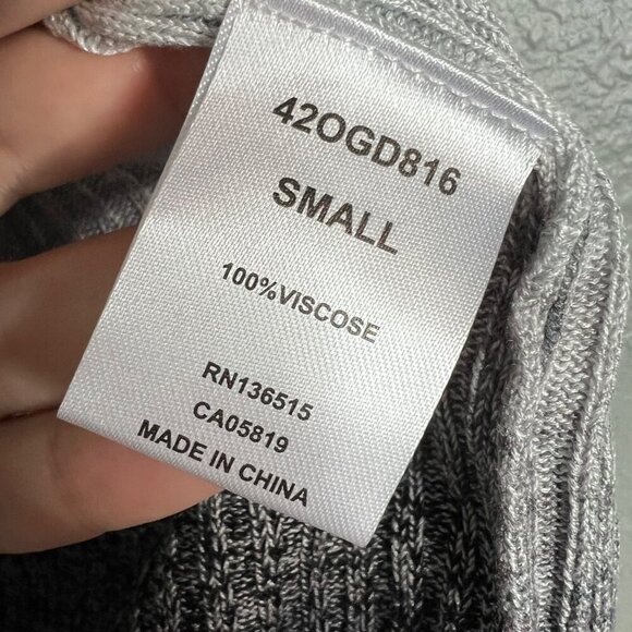NWT One Grey Day Ribbed V-Neck Knit Tank Stretchy Soft Viscose Ombre Small - Picture 4 of 7